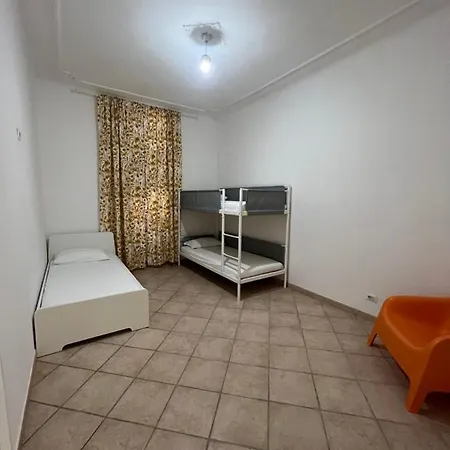 Signorina In Hostel *
