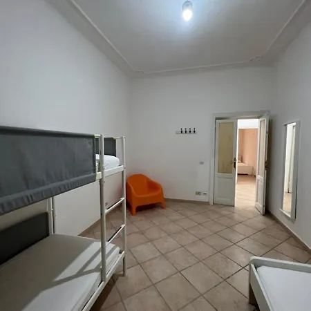 Signorina In Hostel *
