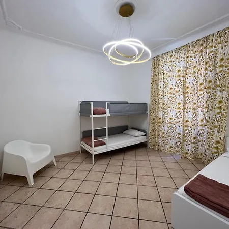 Signorina In Hostel *